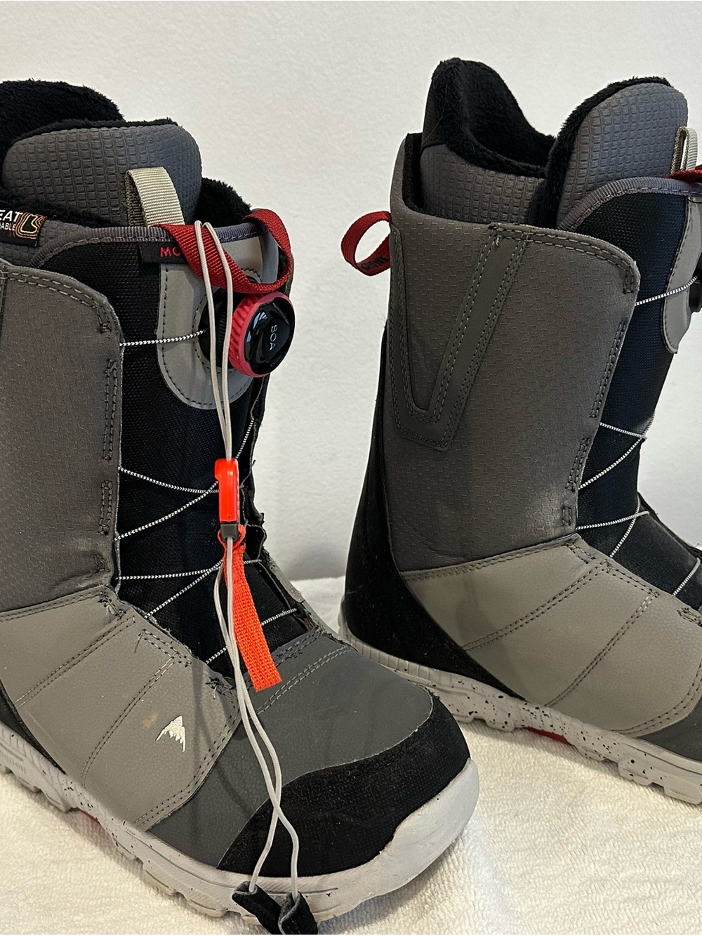 Burton Kids Gray and Black Snowboard Boots with Red Pull Tab